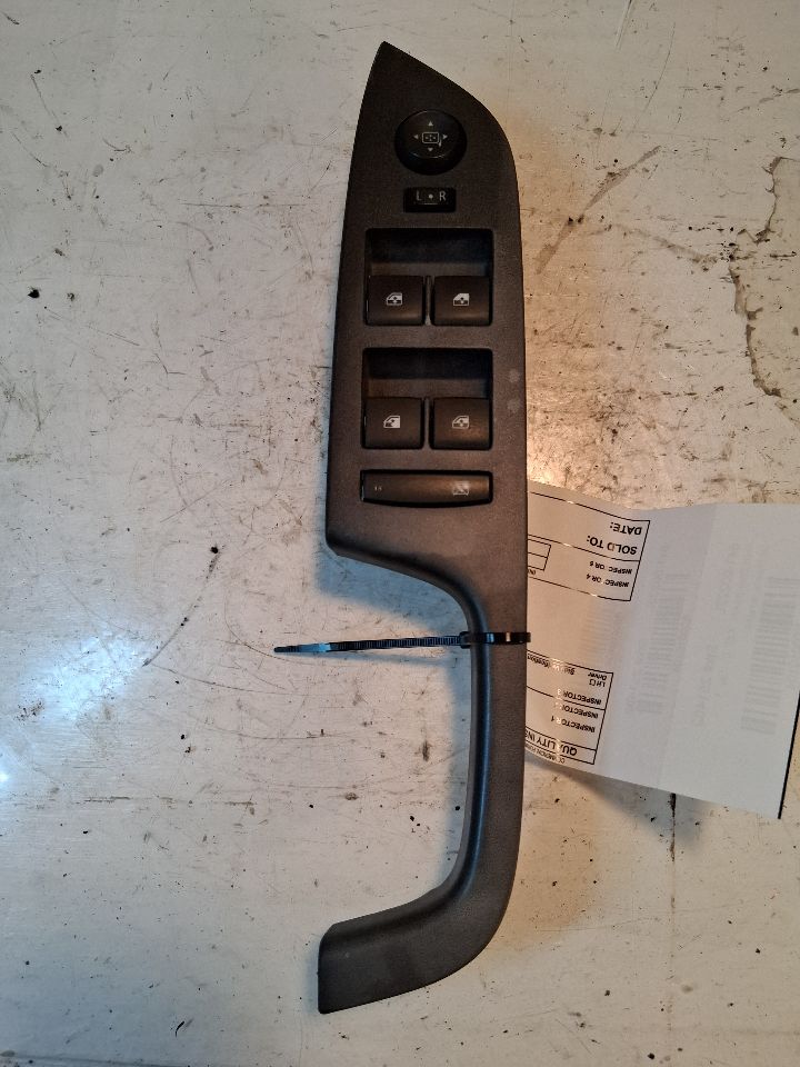 Window Master Switch from a 2014 GMC Terrain, left side, photo 2