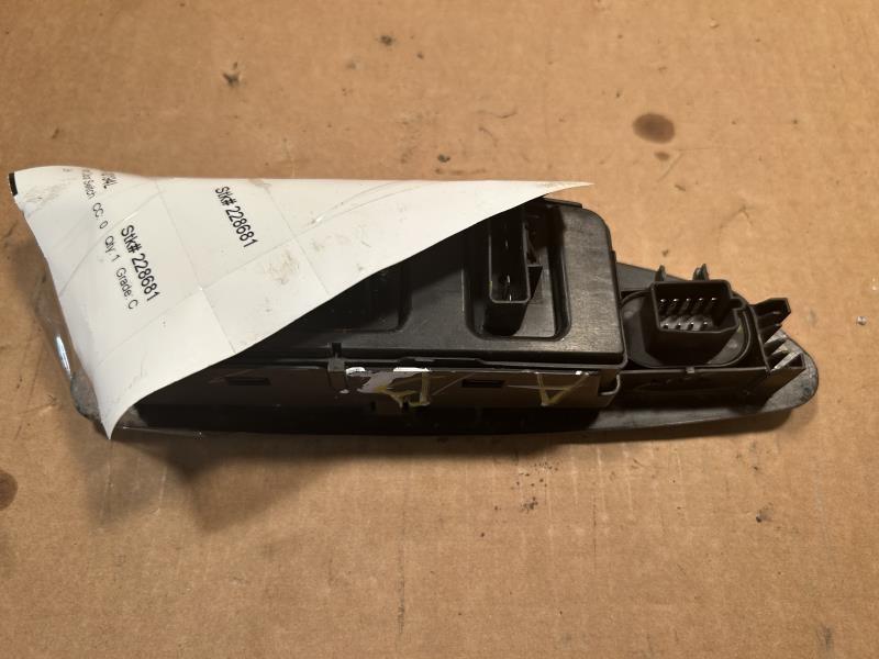 Window Master Switch from a 2006 Chevrolet Malibu, left side, photo 2