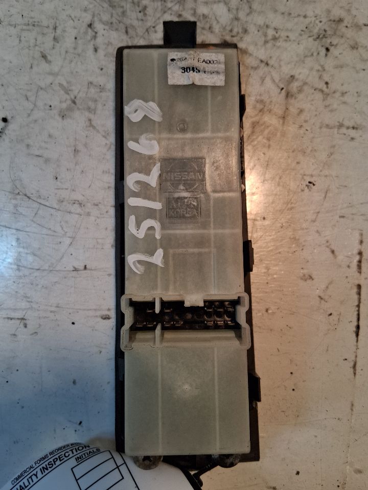 Window Master Switch from a 2006 Nissan, left side, photo 3