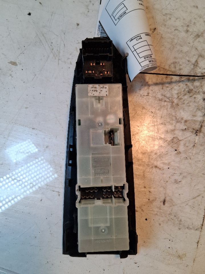 Window Master Switch from a 2010 Nissan Altima, left side, photo 3