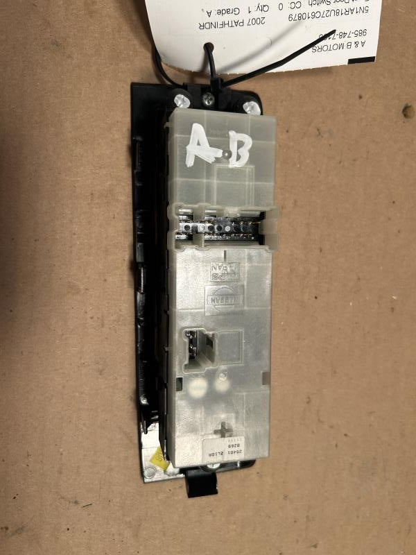Window Master Switch from a 2007 Nissan, left side, photo 3