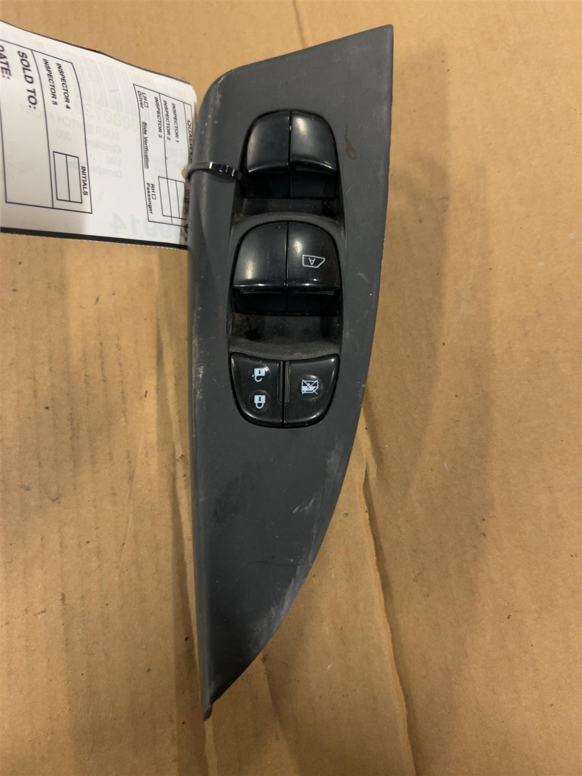 Window Master Switch from a 2017 Nissan Sentra, left side, photo 1