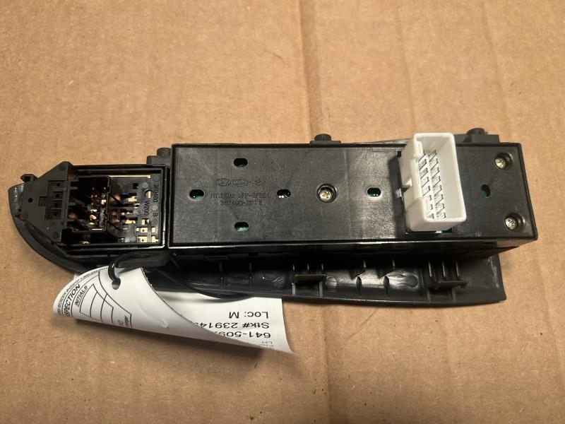 Window Master Switch from a 2010 Hyundai Elantra, left side, photo 3