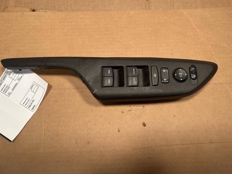 Window Master Switch from a 2018 Honda Civic, left side, photo 2