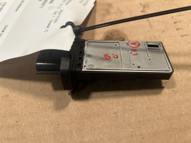 Air Flow Meter from a 2004 Nissan Titan, photo 2