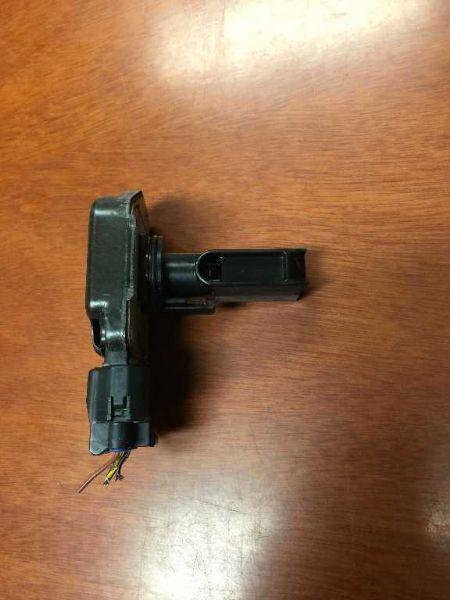 Air Flow Meter from a 2003 Toyota 4Runner, photo 2