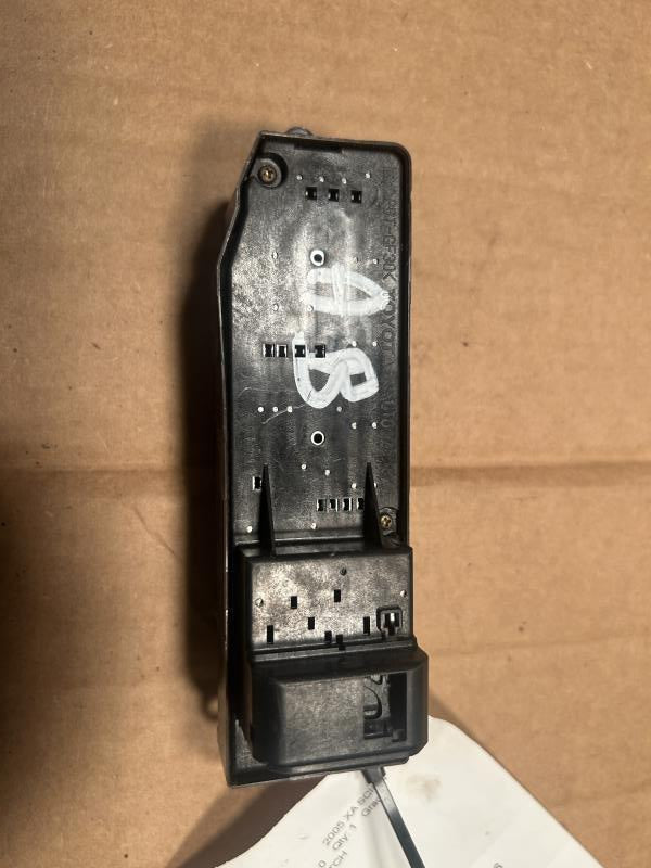 Window Master Switch from a 2005 Scion, photo 2