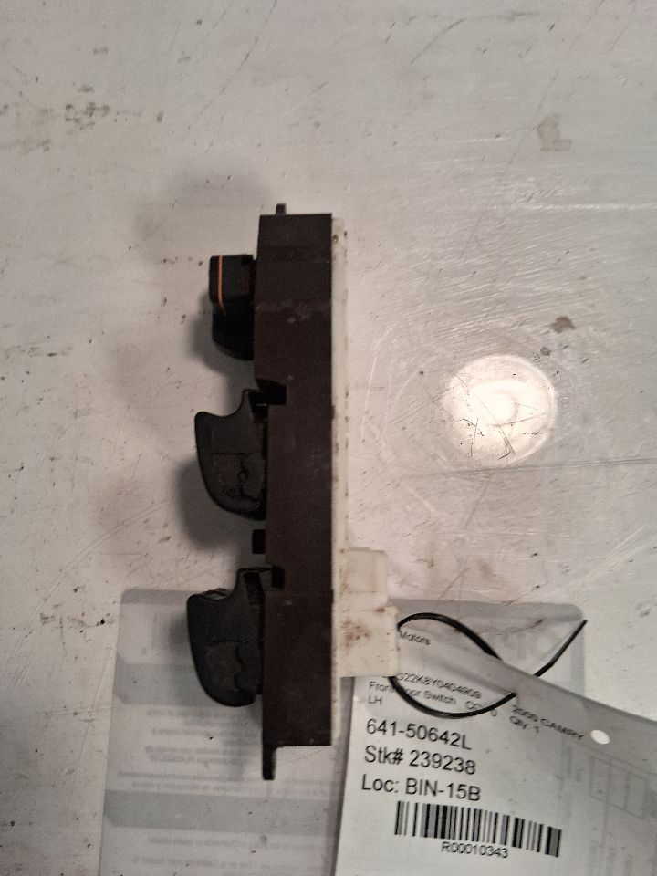 Window Master Switch from a 2000 Toyota Camry, left side, photo 4
