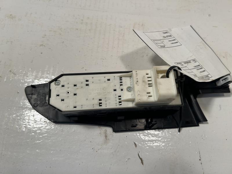Window Master Switch from a 2015 Toyota Corolla, left side, photo 3
