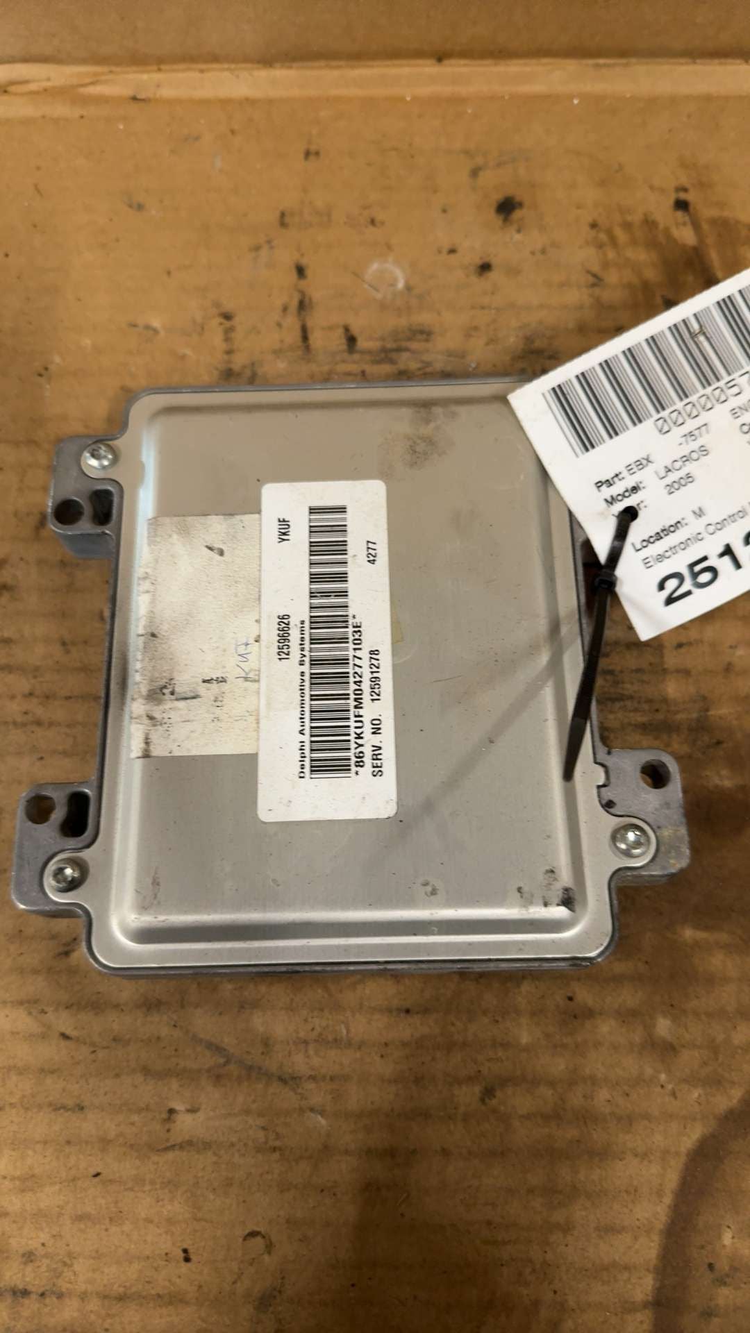 Engine Control Module (ECM/PCM) from a 2005 Buick LaCrosse, photo 1