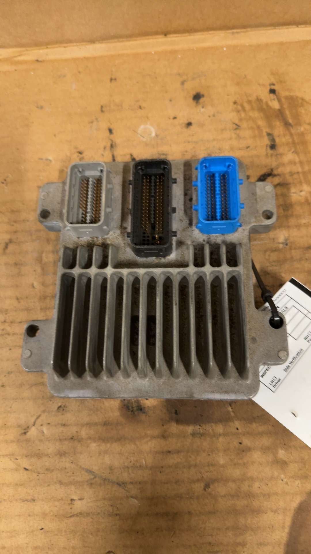Engine Control Module (ECM/PCM) from a 2005 Buick LaCrosse, photo 2