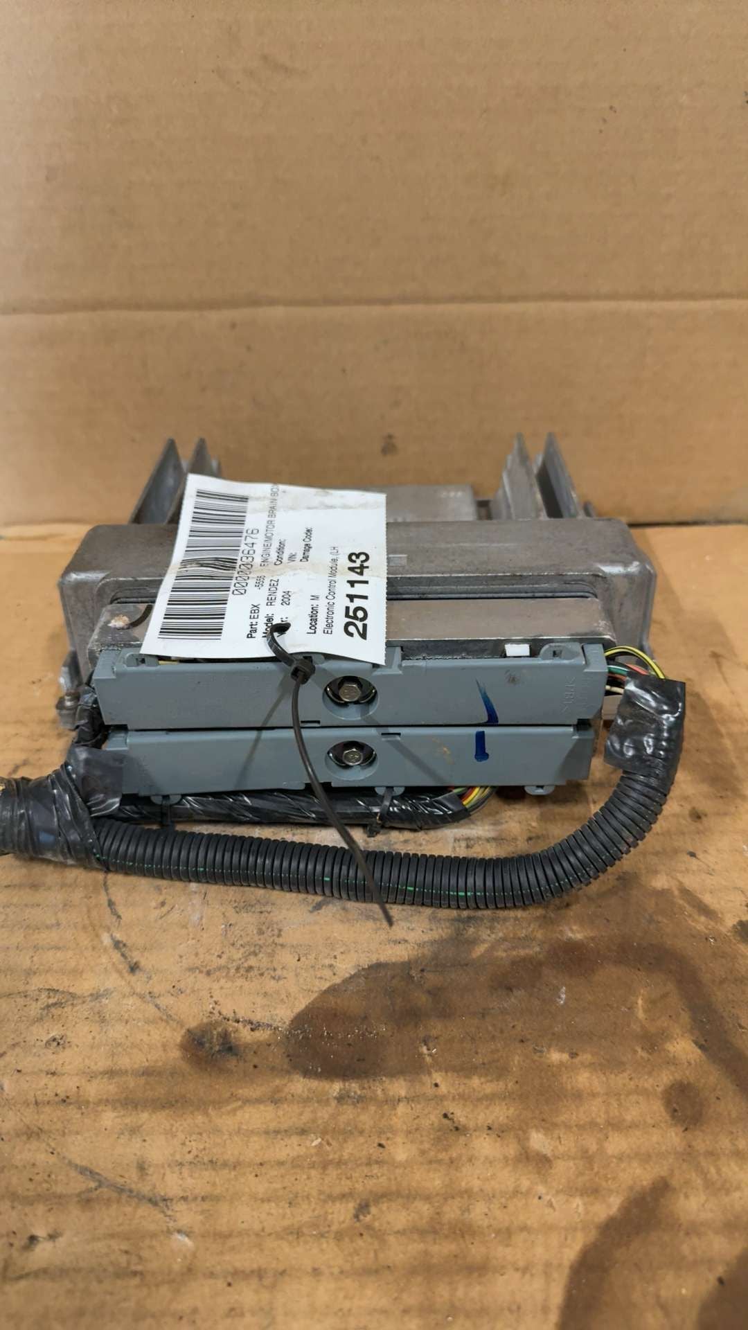 Engine Control Module (ECM/PCM) from a 2004 Buick Rendezvous, photo 1