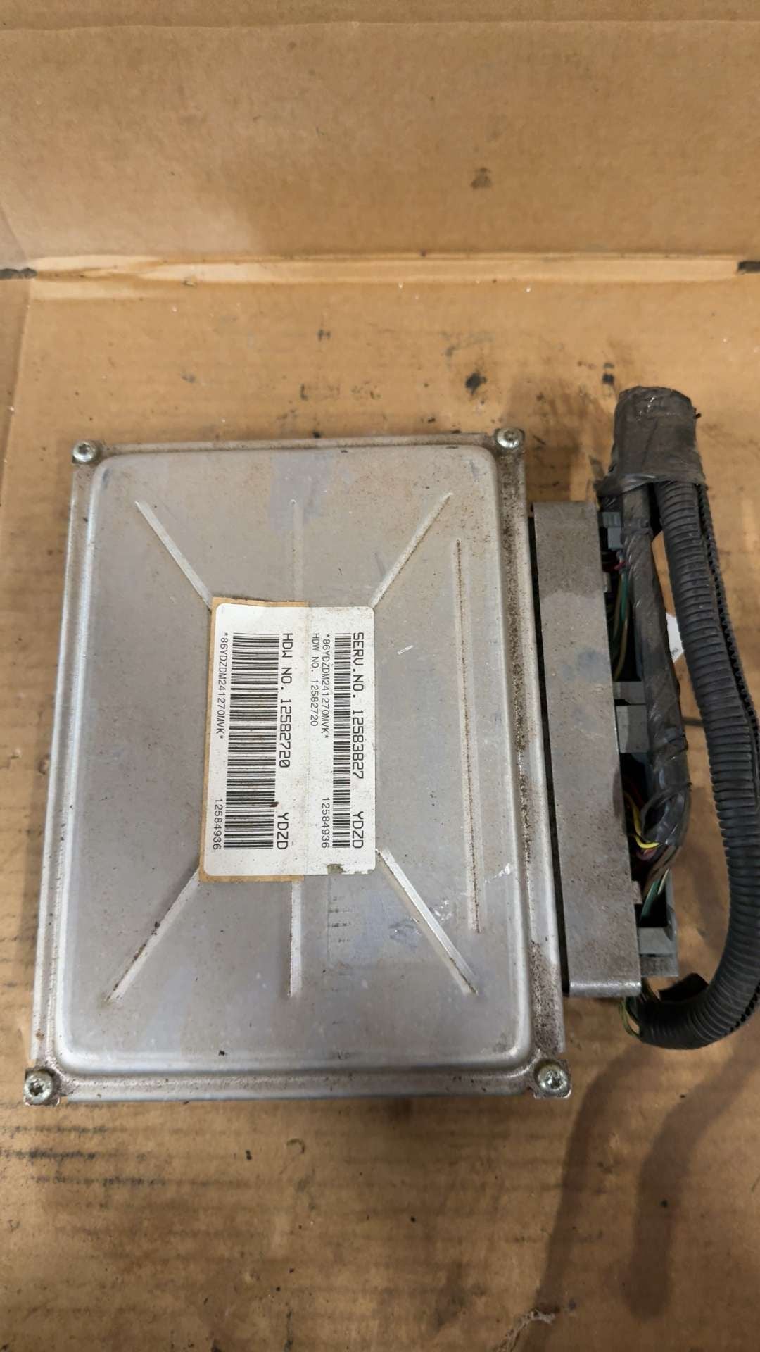 Engine Control Module (ECM/PCM) from a 2004 Buick Rendezvous, photo 3