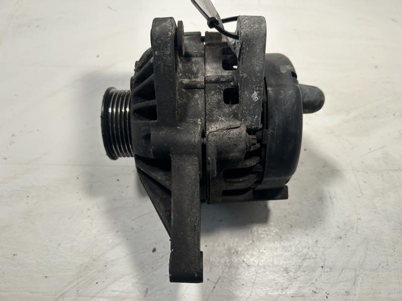 Alternator from a 2002 Chevrolet Camaro, photo 2