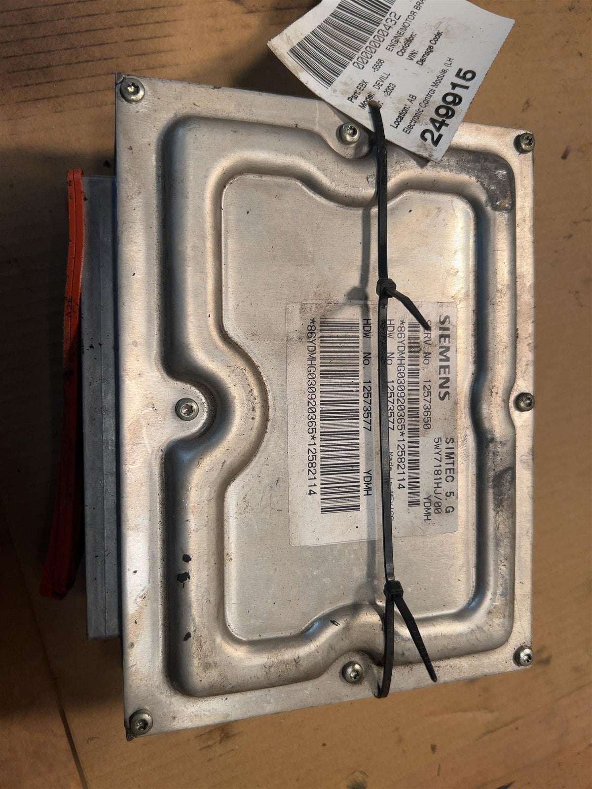 Engine Control Module (ECM/PCM) from a 2003 Cadillac DeVille, photo 1