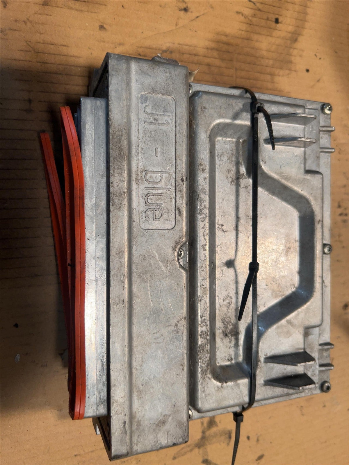 Engine Control Module (ECM/PCM) from a 2003 Cadillac DeVille, photo 2