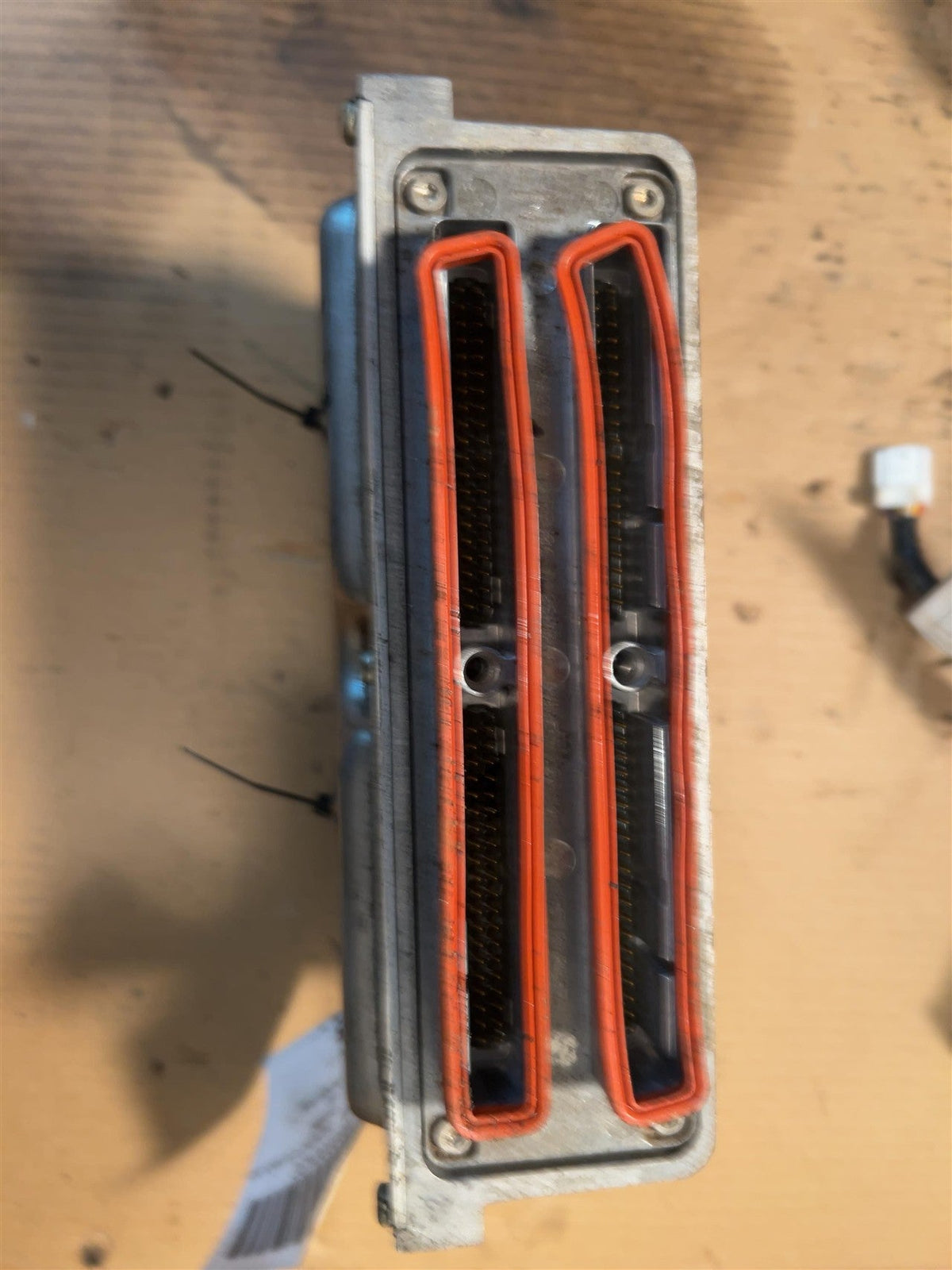 Engine Control Module (ECM/PCM) from a 2003 Cadillac DeVille, photo 3