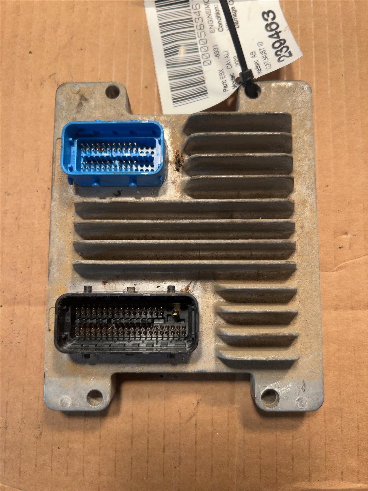 Engine Control Module (ECM/PCM) from a 2002 Chevrolet Cavalier, photo 1