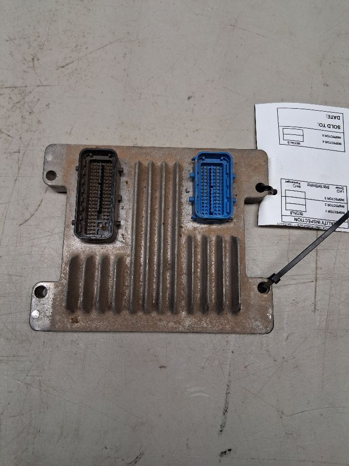 Engine Control Module (ECM/PCM) from a 2002 Chevrolet Cavalier, photo 3
