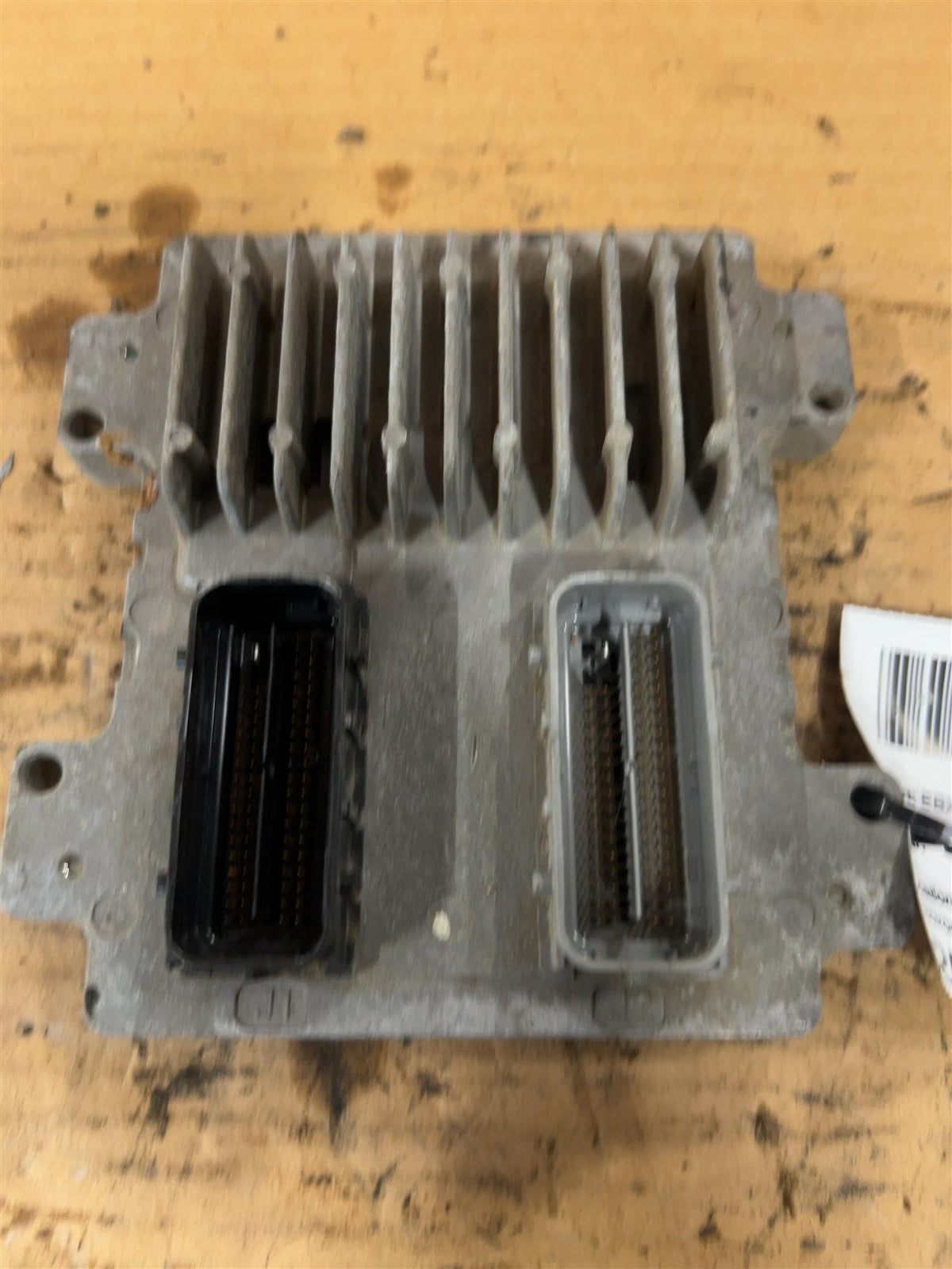 Engine Control Module (ECM/PCM) from a 2009 Chevrolet Cobalt, photo 1