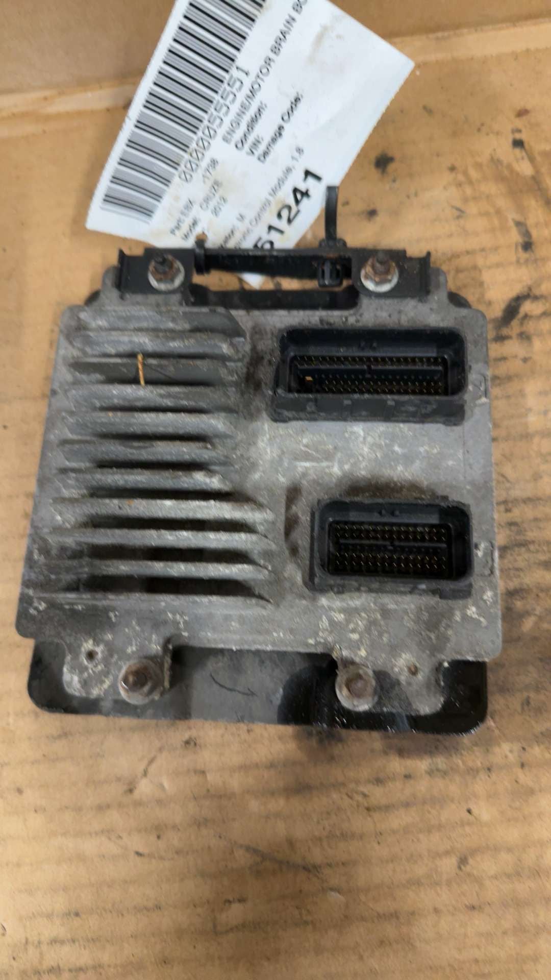 Engine Control Module (ECM/PCM) from a 2012 Chevrolet Cruze, photo 1