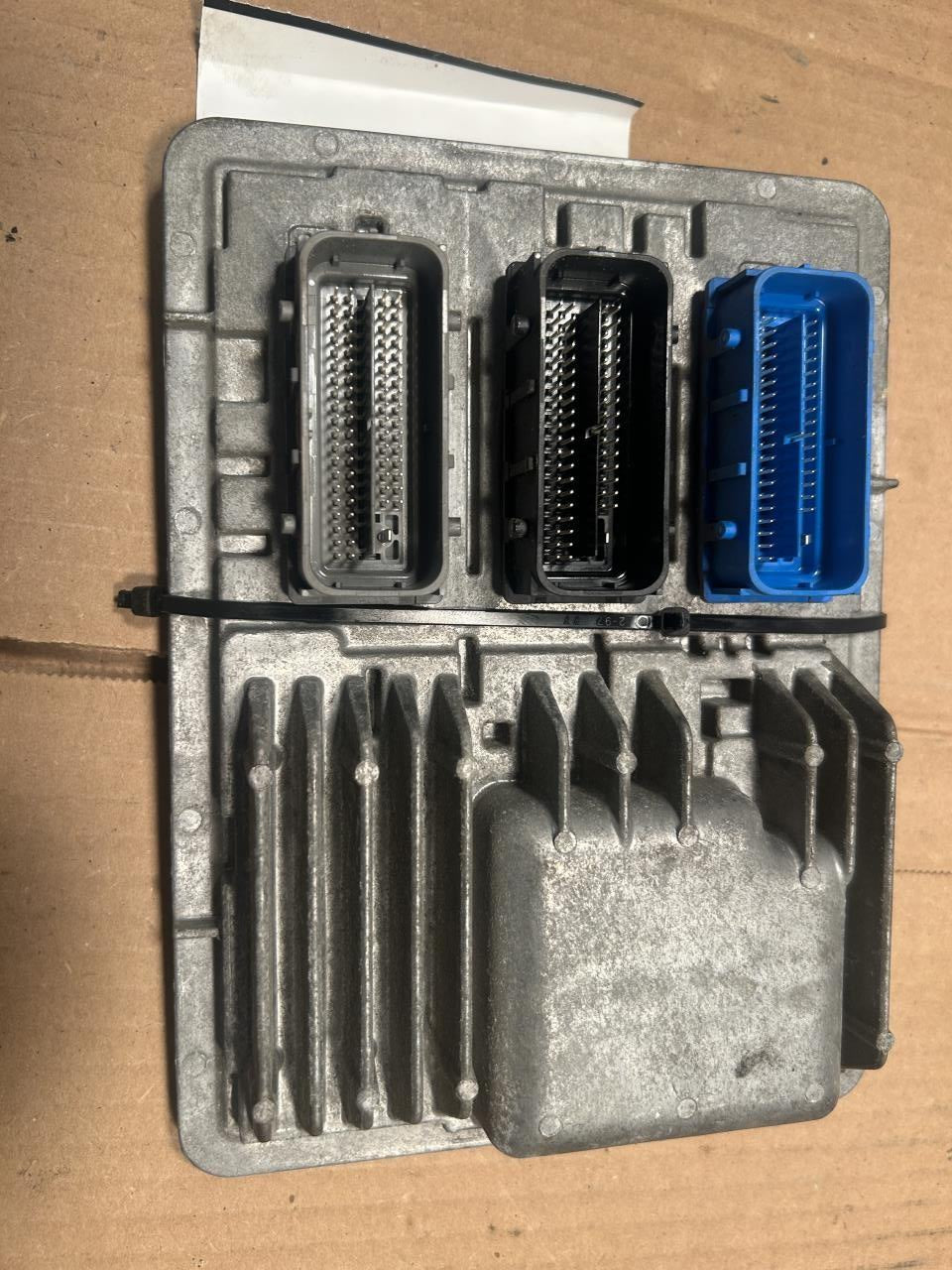 Engine Control Module (ECM/PCM) from a 2016 Chevrolet Cruze, photo 2
