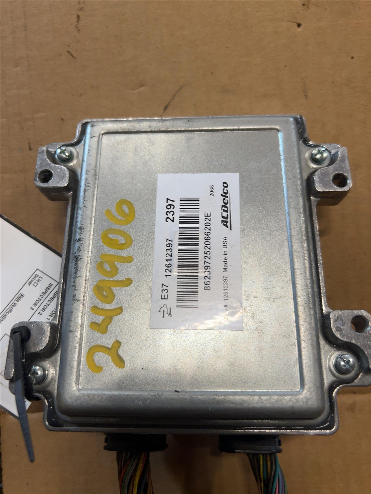 Engine Control Module (ECM/PCM) from a 2008 Chevrolet HHR, photo 2