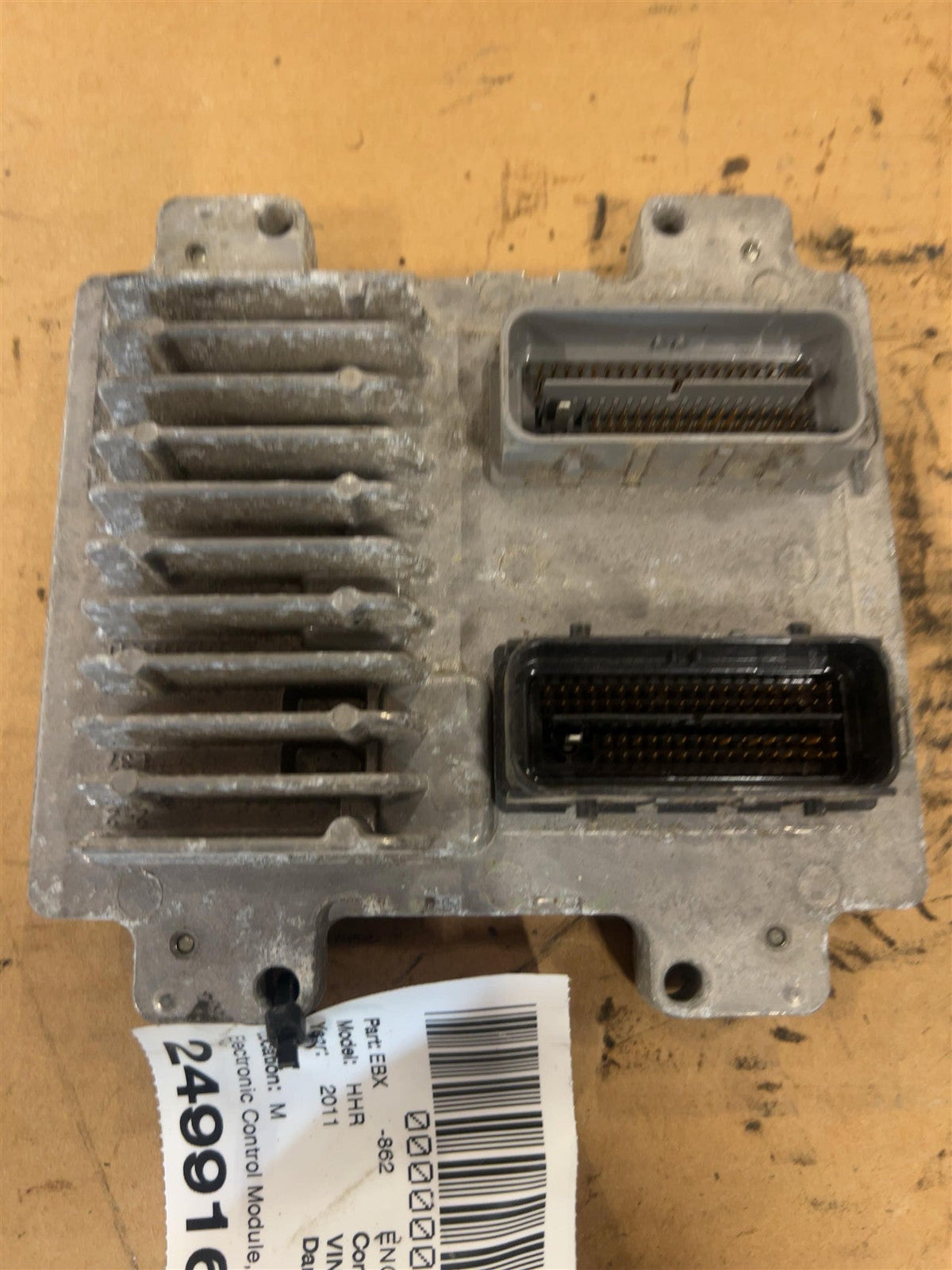 Engine Control Module (ECM/PCM) from a 2011 Chevrolet HHR, photo 2