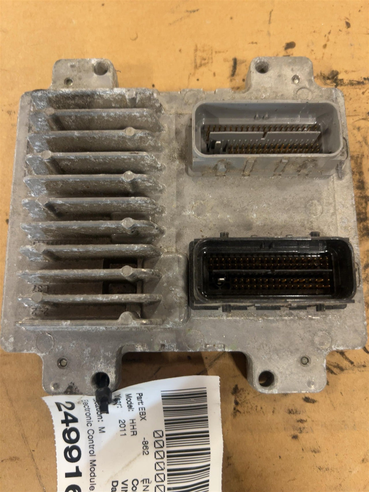 Engine Control Module (ECM/PCM) from a 2011 Chevrolet HHR, photo 3