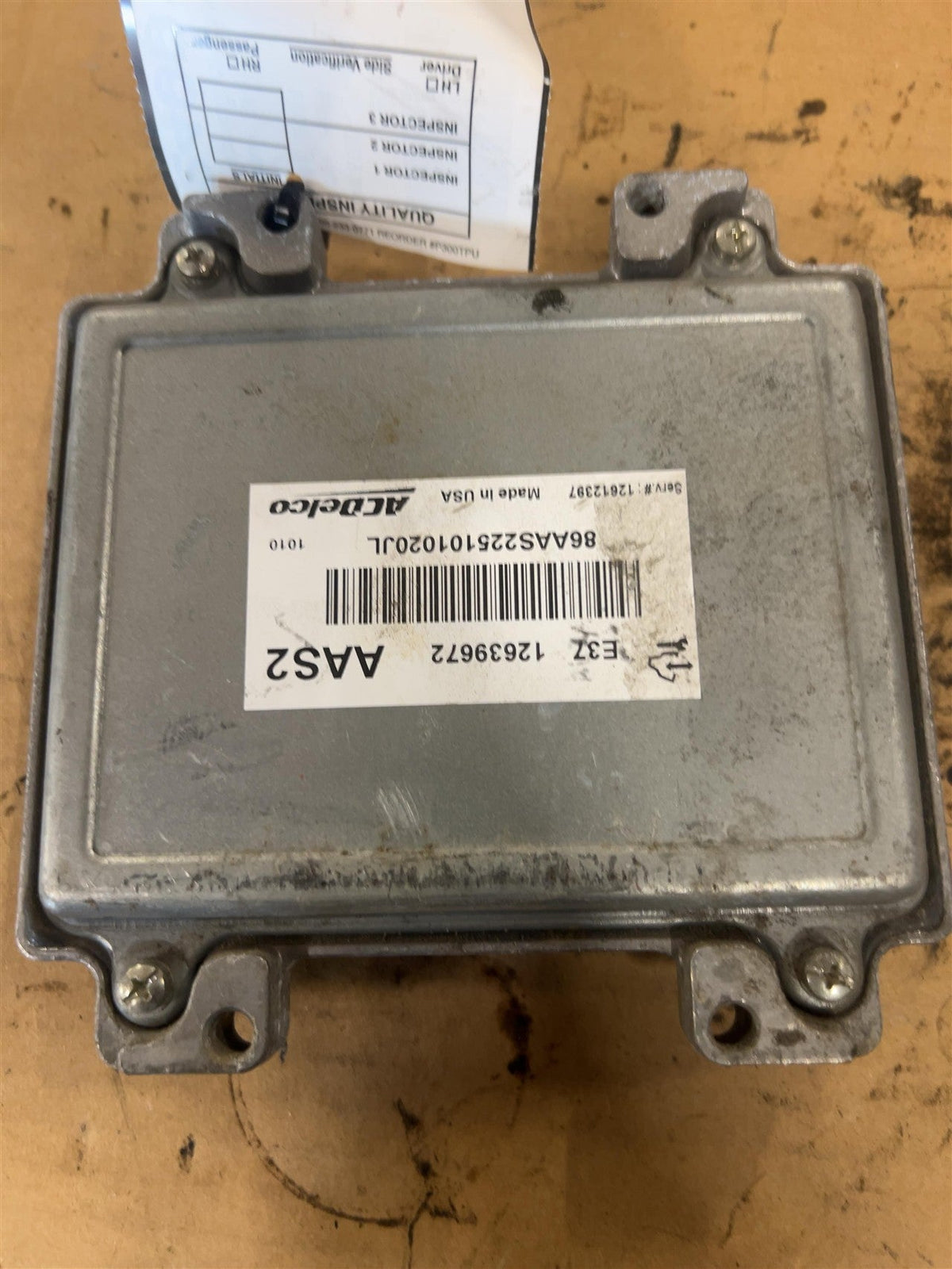 Engine Control Module (ECM/PCM) from a 2011 Chevrolet HHR, photo 4