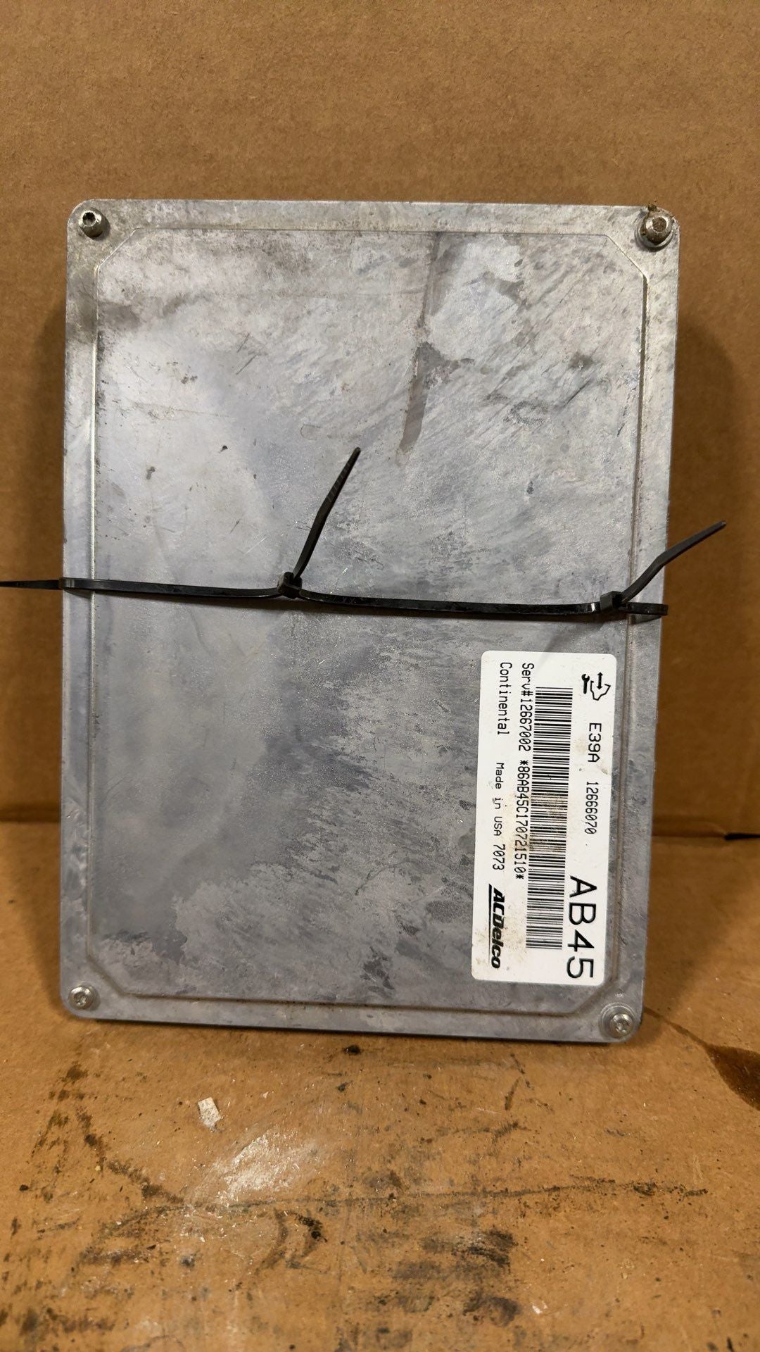 Engine Control Module (ECM/PCM) from a 2017 Chevrolet Impala, photo 2