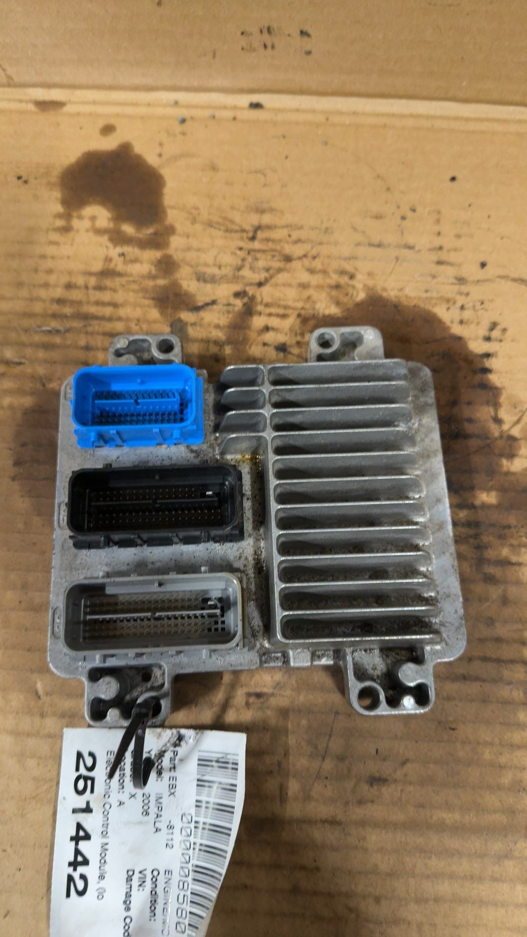 Engine Control Module (ECM/PCM) from a 2006 Chevrolet Impala, photo 1