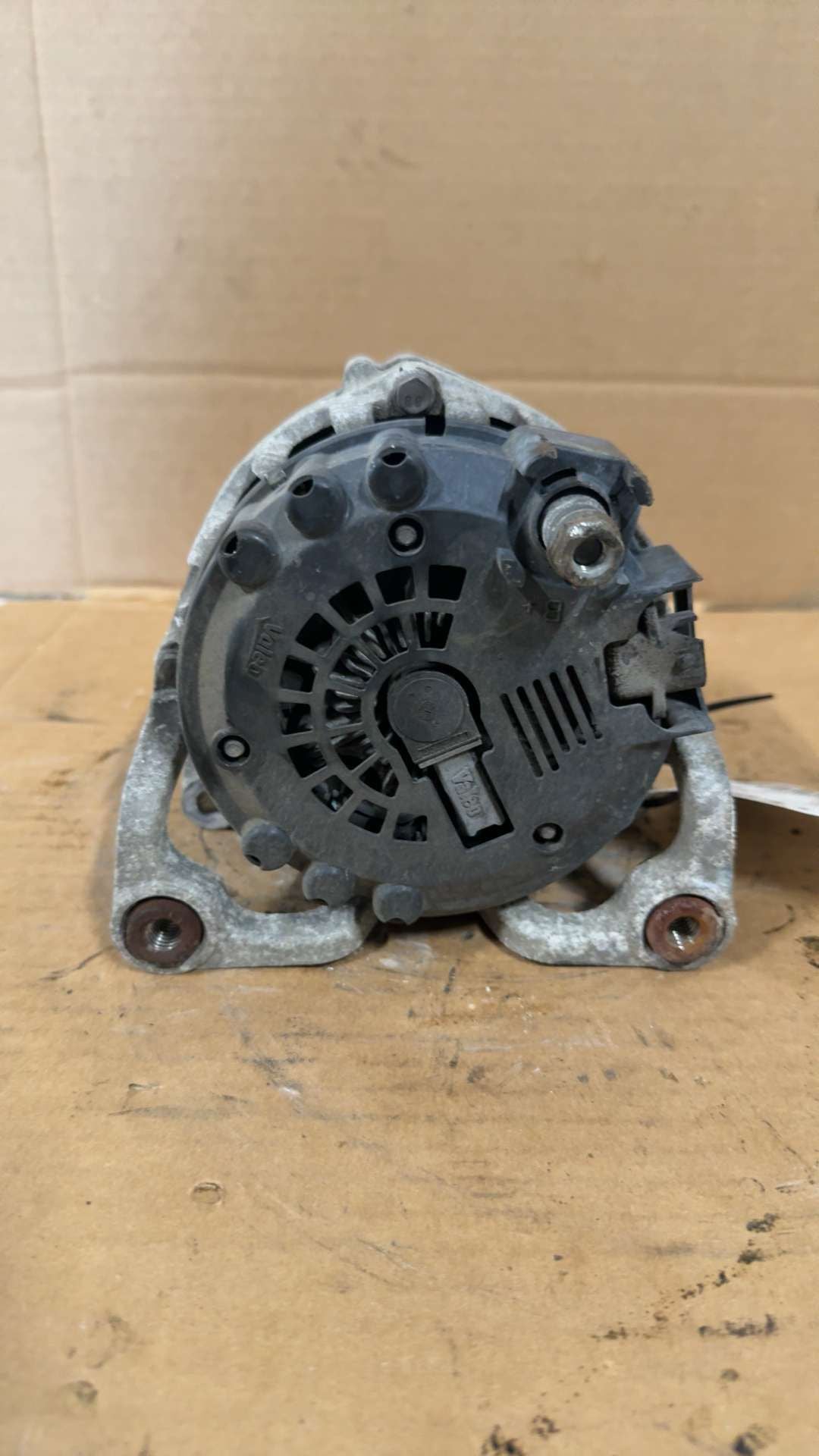 Alternator from a 2012 Chevrolet Cruze, photo 2