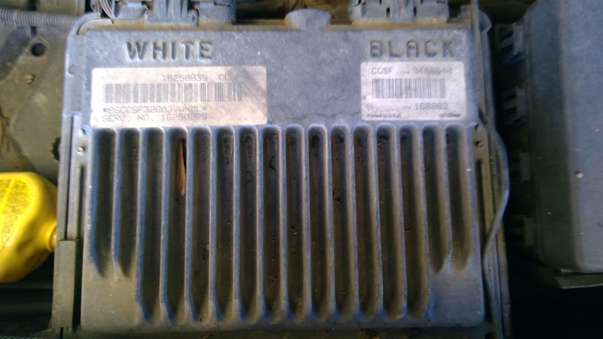 Engine Control Module (ECM/PCM) from a 1998 GMC 1500, photo 1