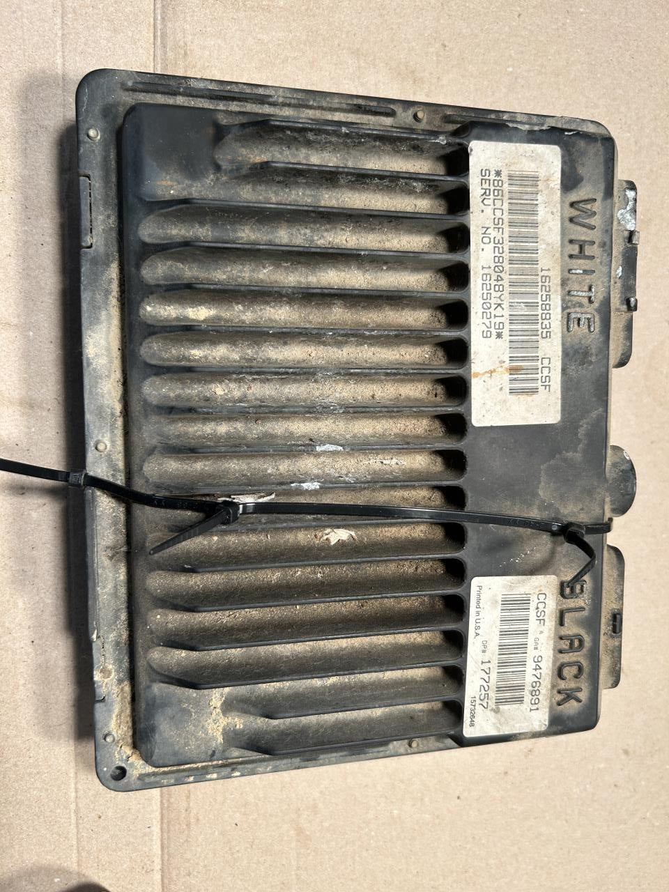 Engine Control Module (ECM/PCM) from a 1998 GMC 1500, photo 1