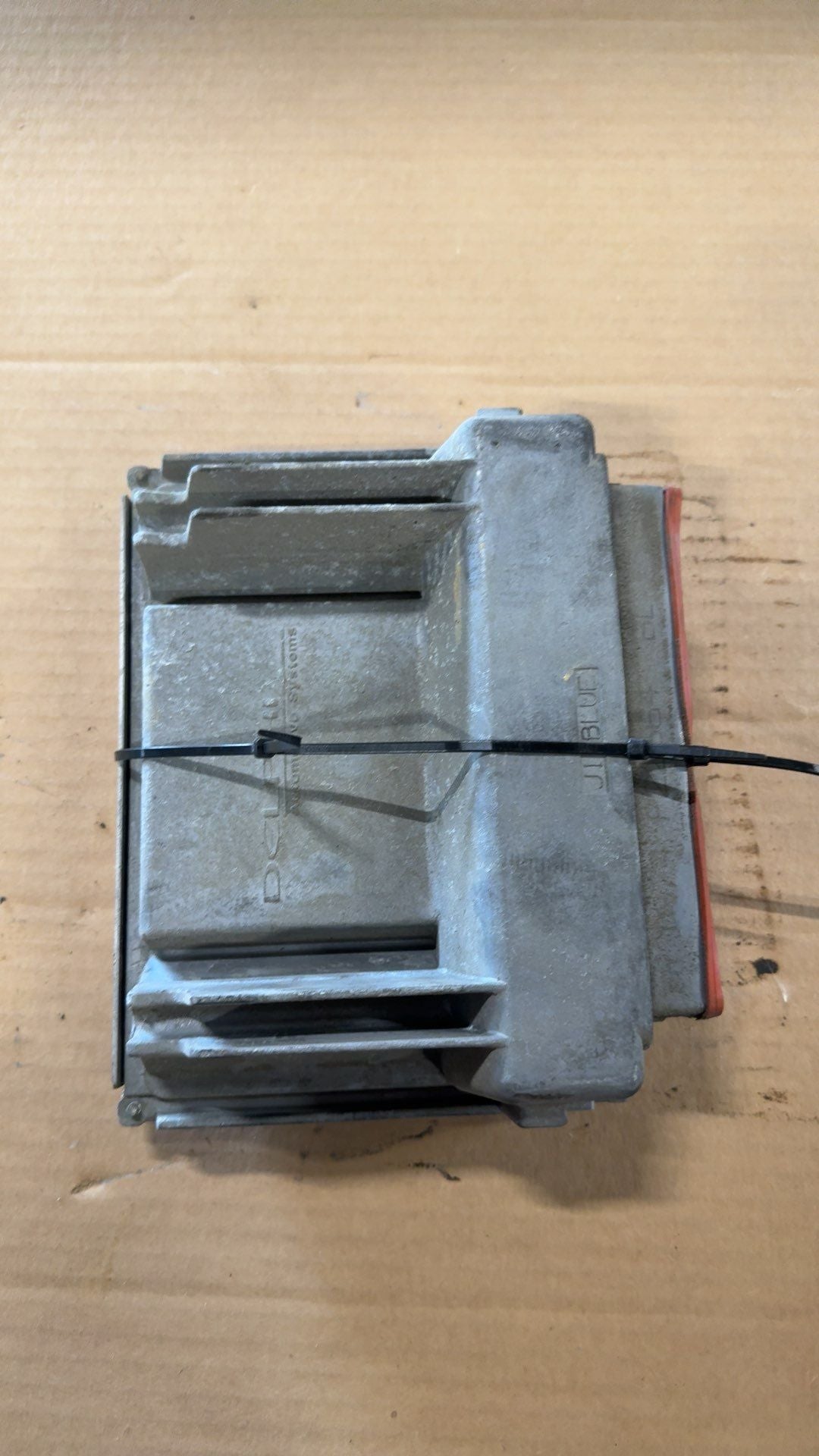 Engine Control Module (ECM/PCM) from a 2004 Chevrolet Silverado 1500, photo 2