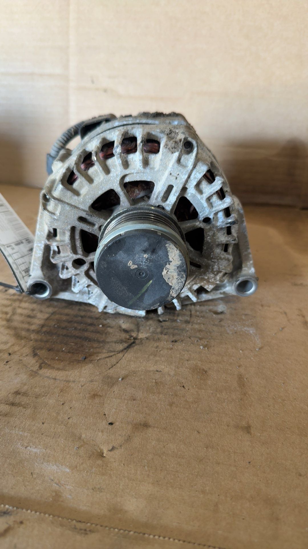 Alternator from a 2013 Chevrolet Cruze, photo 1