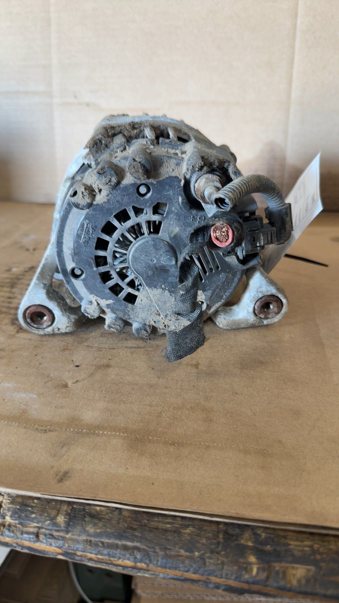 Alternator from a 2013 Chevrolet Cruze, photo 2