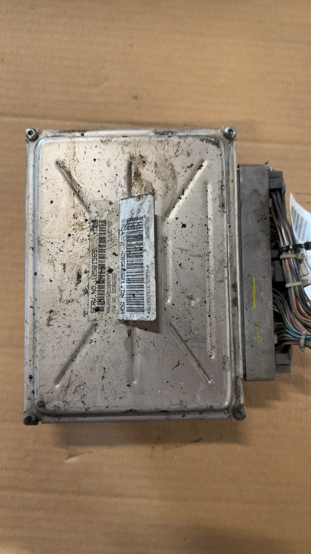 Engine Control Module (ECM/PCM) from a 2003 Chevrolet Silverado 1500, photo 1