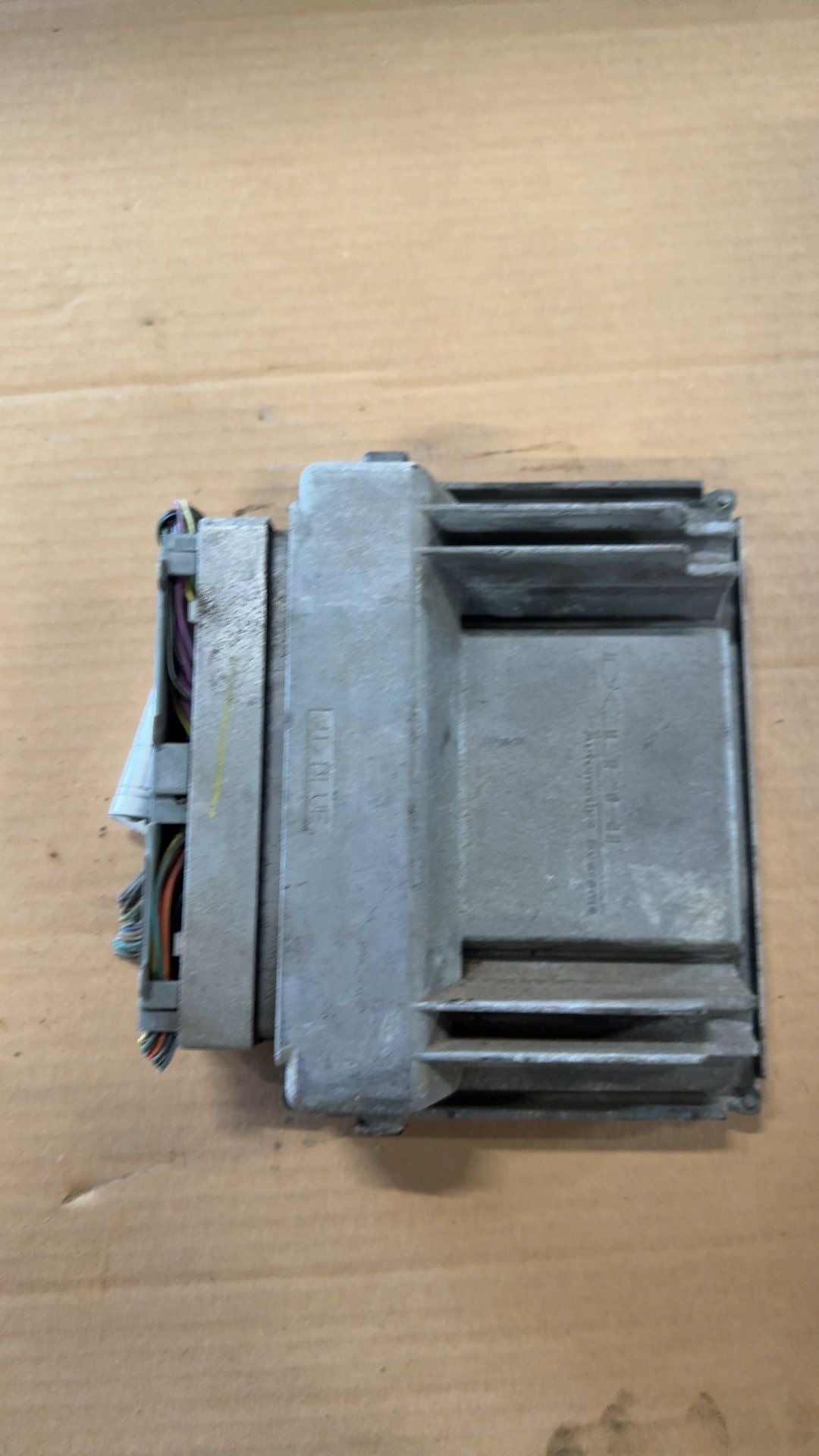 Engine Control Module (ECM/PCM) from a 2003 Chevrolet Silverado 1500, photo 2