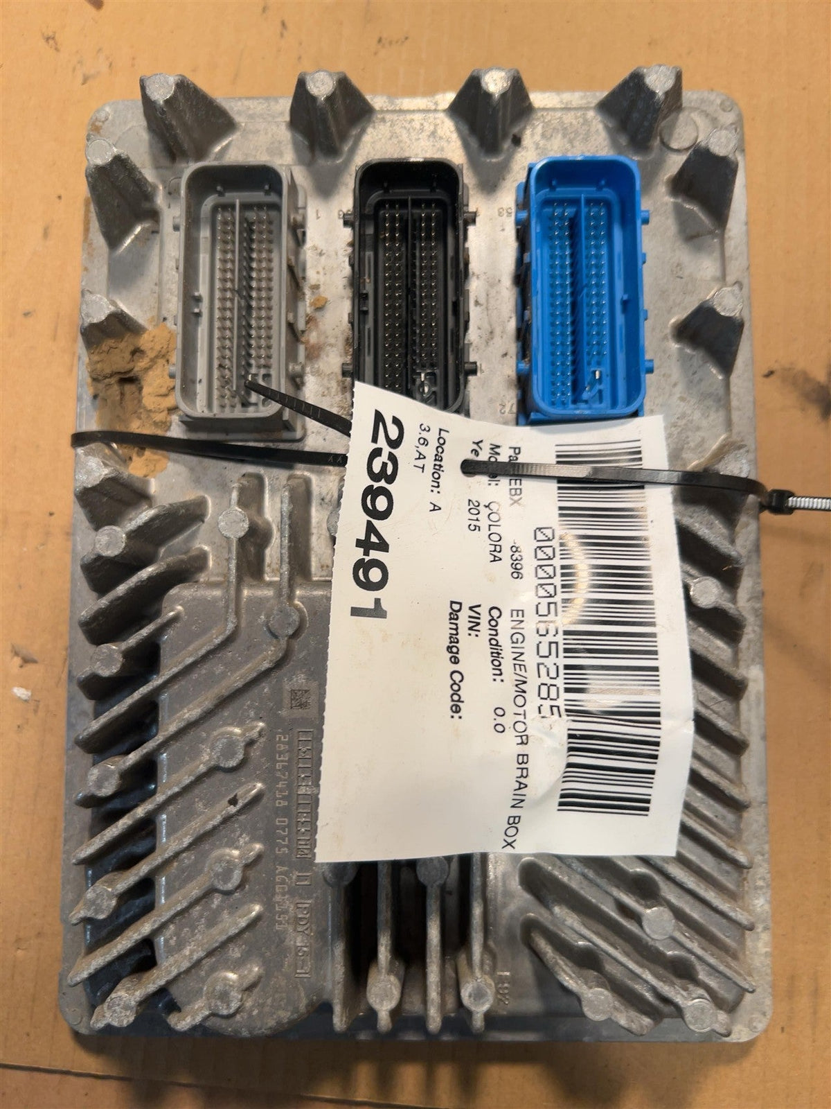 Engine Control Module (ECM/PCM) from a 2015 Chevrolet Colorado, photo 1