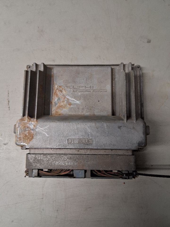 Engine Control Module (ECM/PCM) from a 2004 Chevrolet Avalanche 1500, photo 3