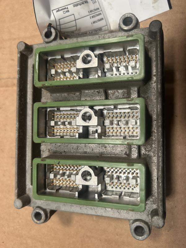 Engine Control Module (ECM/PCM) from a 2004 Chevrolet Trailblazer, photo 1