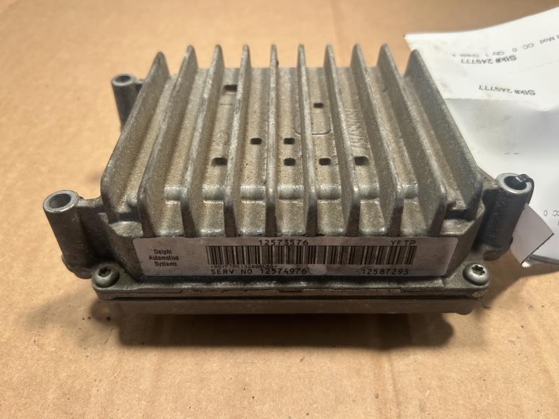 Engine Control Module (ECM/PCM) from a 2004 Chevrolet Trailblazer, photo 2