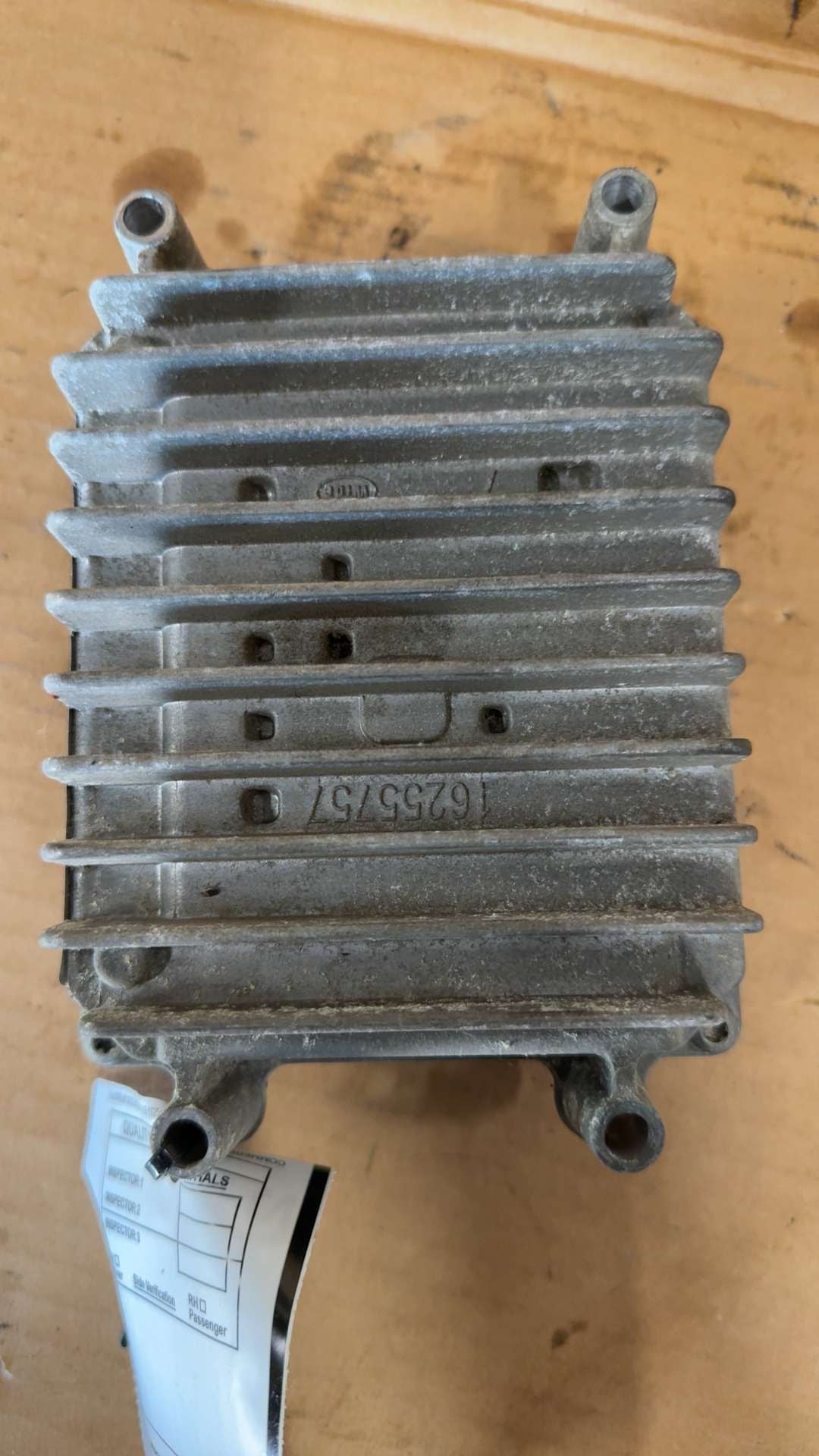 Engine Control Module (ECM/PCM) from a 2005 Chevrolet Trailblazer, photo 2