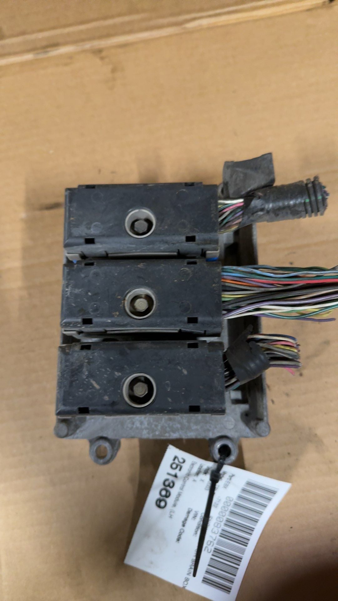 Engine Control Module (ECM/PCM) from a 2003 Chevrolet Trailblazer, photo 2