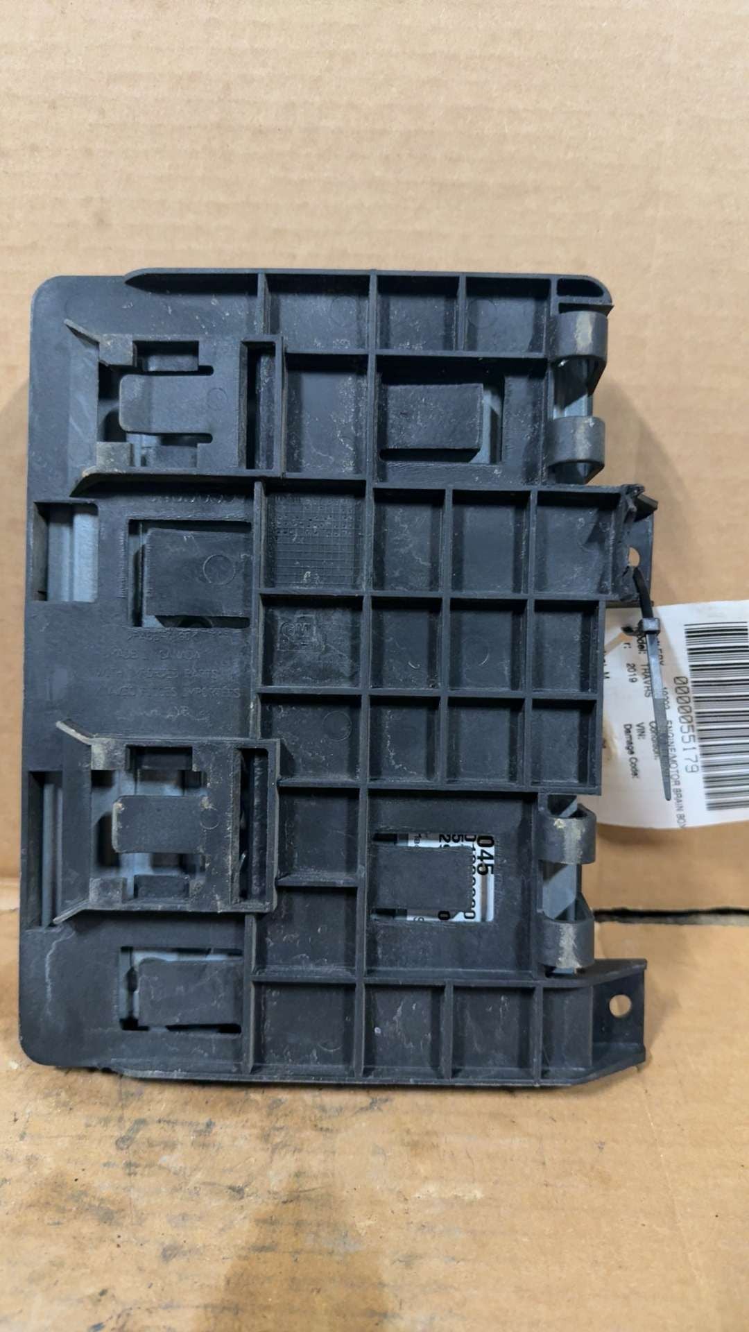 Engine Control Module (ECM/PCM) from a 2019 Chevrolet Traverse, photo 2
