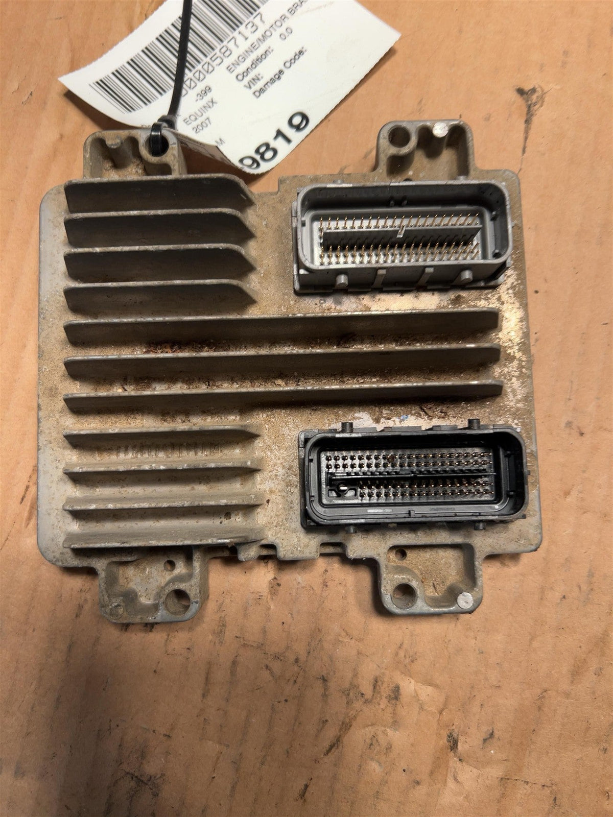 Engine Control Module (ECM/PCM) from a 2007 Chevrolet, photo 2