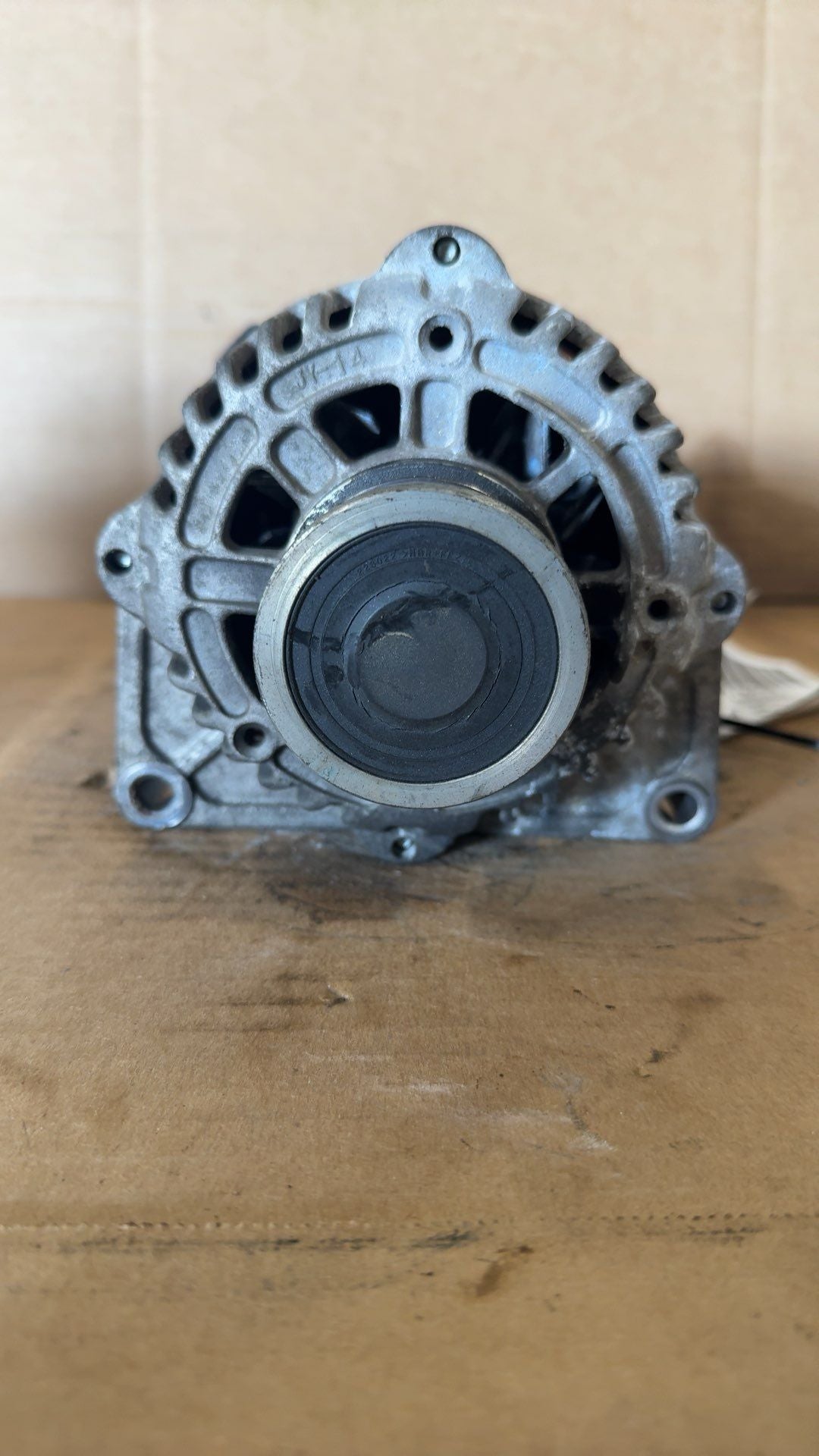 Alternator from a 2013 Chevrolet Sonic, photo 1