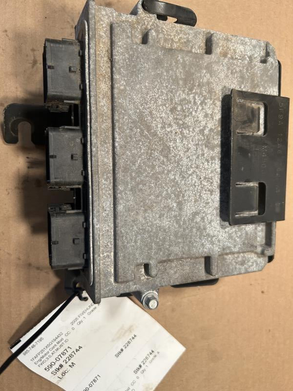 Engine Control Module (ECM/PCM) from a 2005 Ford Five Hundred, photo 1